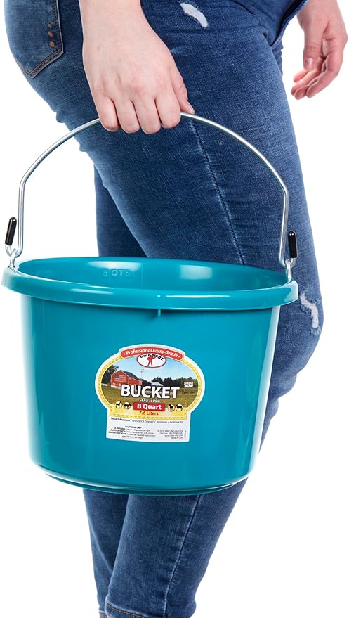 Little Giant® Plastic Animal Feed Bucket | Round Plastic Feed Bucket with Metal Handle | Made in USA | 8 Quarts