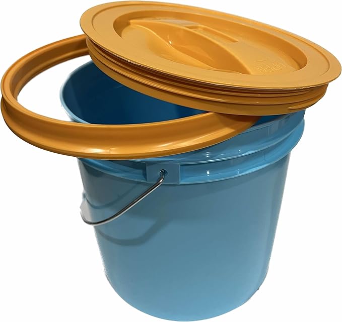 House Naturals Food Grade 2 Gallon Plastic Bucket with Screw on Lid - Made in USA containers - Pack of 3