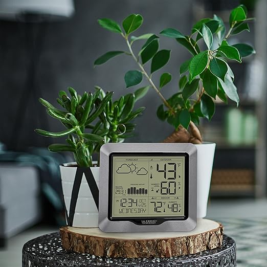 La Crosse Technology Advanced Wireless Weather Station: Dynamic Icons, Barometric Pressure, Atomic Time, Temperature/Humidity Gauge, Recording, Stylish Display, Fast Reception & Long Range (330 Feet)